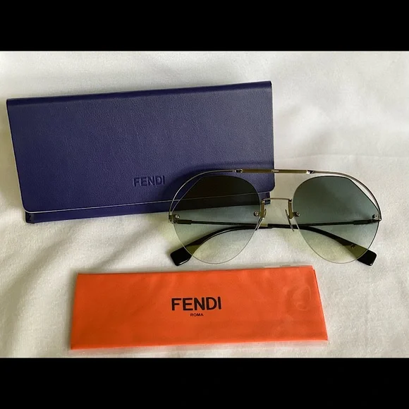 Fendi Women\'s Cut Out Aviator Sunglasses Fendi Fendi Cut Out FE40138U L (62 - 11) with Grey lenses  main image 2